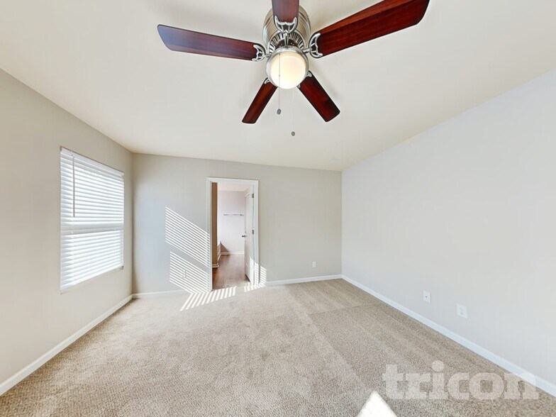 Building Photo - 2878 S Hills