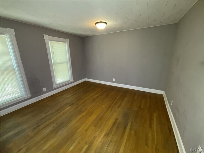 Building Photo - 622 Sherman St