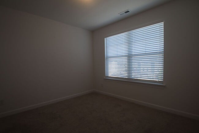 Building Photo - Contemporary 4bd/3.5ba in excellent location