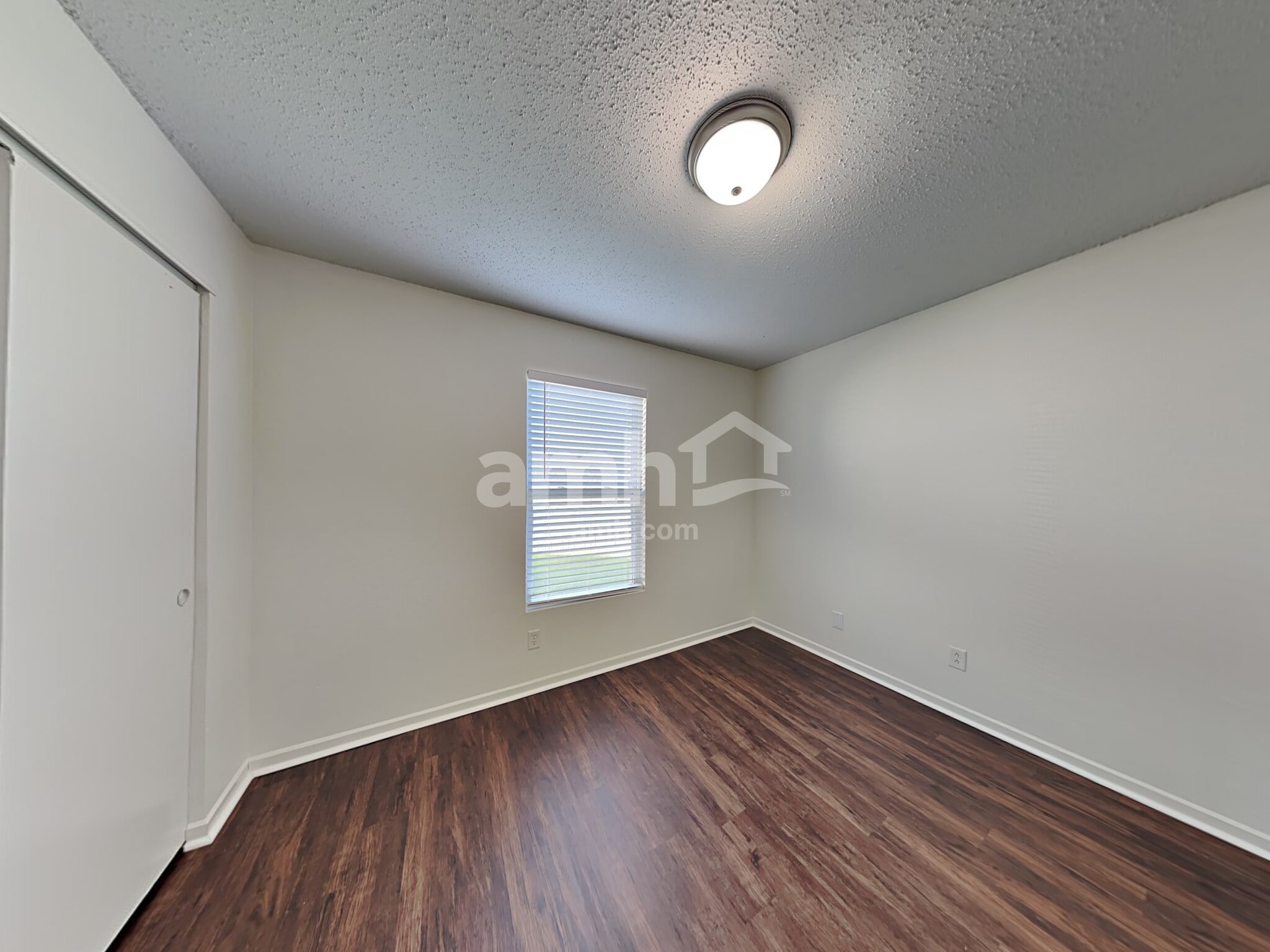 Building Photo - 527 Bourneside Dr