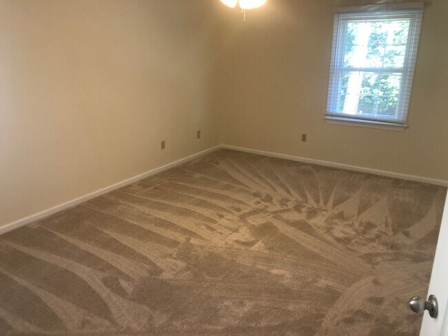 Building Photo - 2416 Creekmore Ct