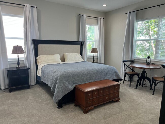 Building Photo - Alamo Heights Area!!