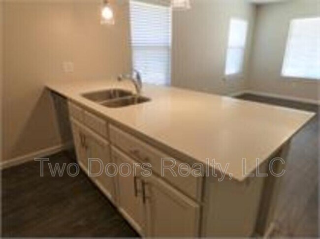 Building Photo - 411 Vail Cir