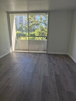 Building Photo - 600 W 9th St