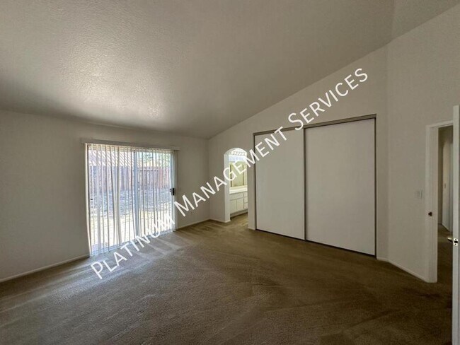 Building Photo - 1611 Kings Rd