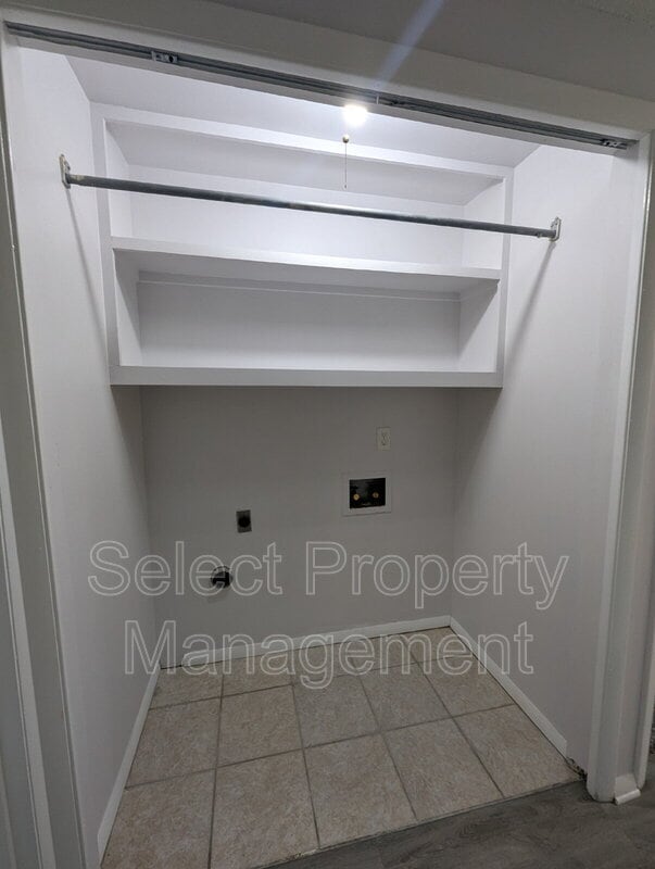 Building Photo - 4130 Thorton Dr