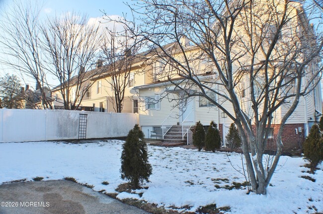 Building Photo - 106 Wallace St