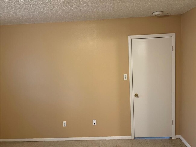 Building Photo - 5006 Coffee Cup Cove