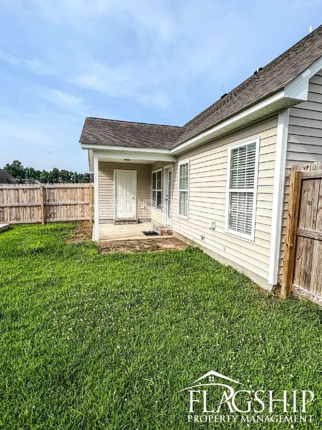 Building Photo - 2313 Sadler Dr