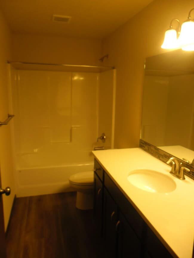 Building Photo - Newer Split Entry 4 Bedroom 3 Bath Home