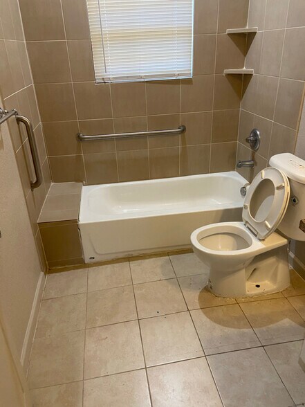 Building Photo - 1331 Elmwood Ave