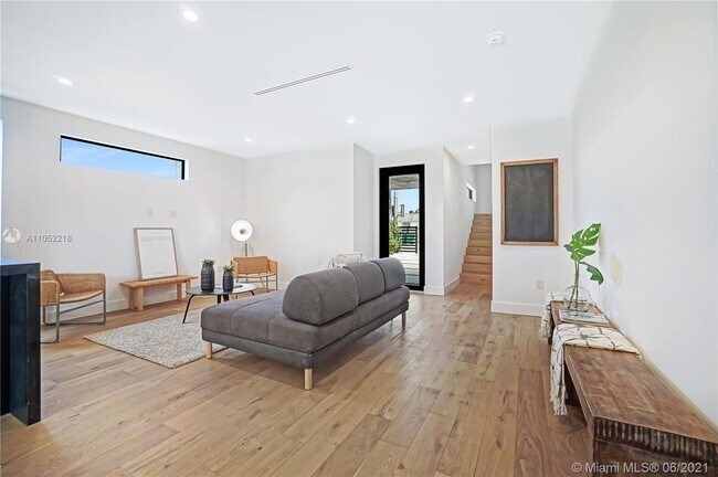 Building Photo - 227 NW 39th St