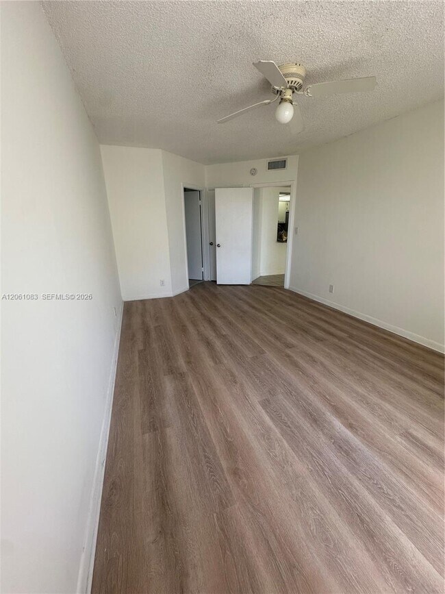 Building Photo - 8290 Lake Dr