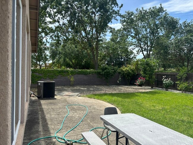 Building Photo - 10294 Stoecker Way
