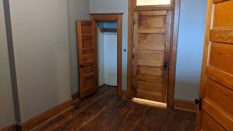 Building Photo - 127 1/2-38-32 E Main St