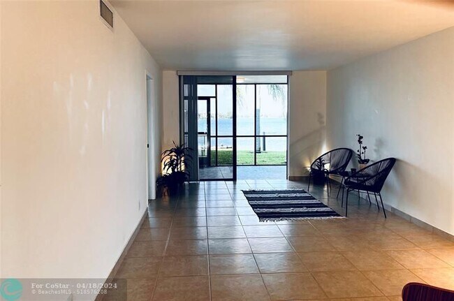 Building Photo - 112 Lake Emerald Dr