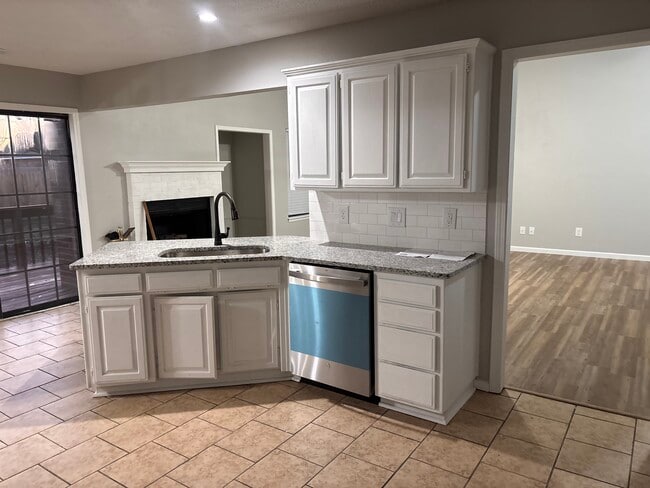 Building Photo - 3402 W Center St