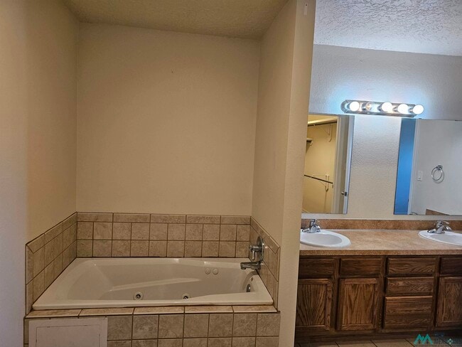 Building Photo - 108 Limestone