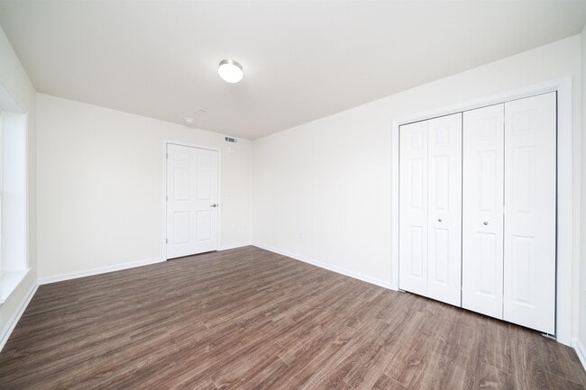 Building Photo - 162-170 S Orange Ave