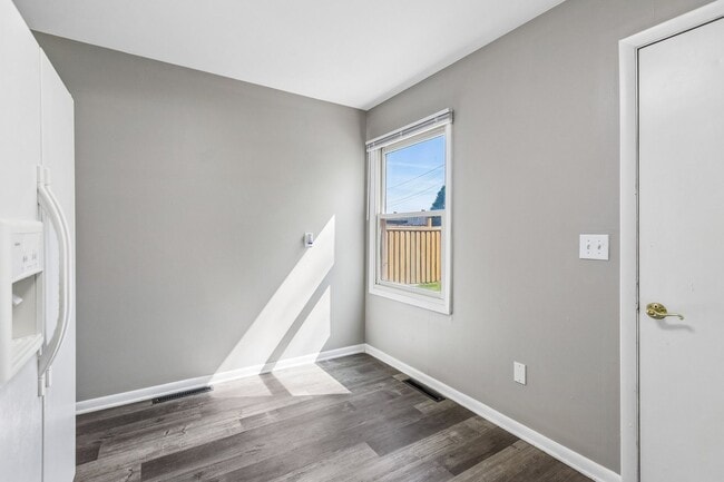Building Photo - 7013 La Vista Dr