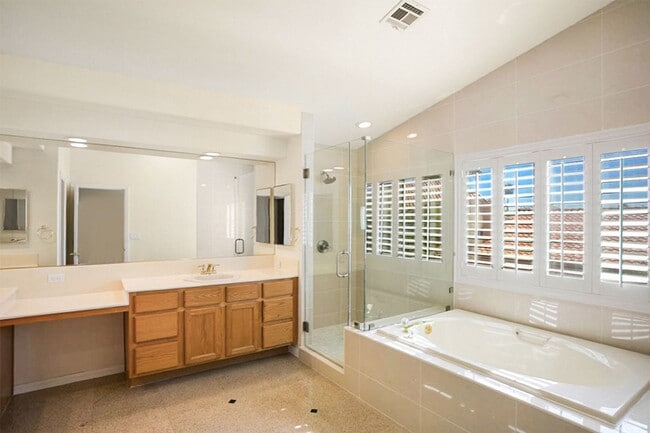 Building Photo - 2120 Waterbury Ln