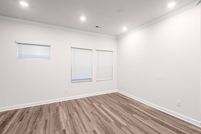 Building Photo - Beautiful and Spacious Home in the Heart of Pineville!