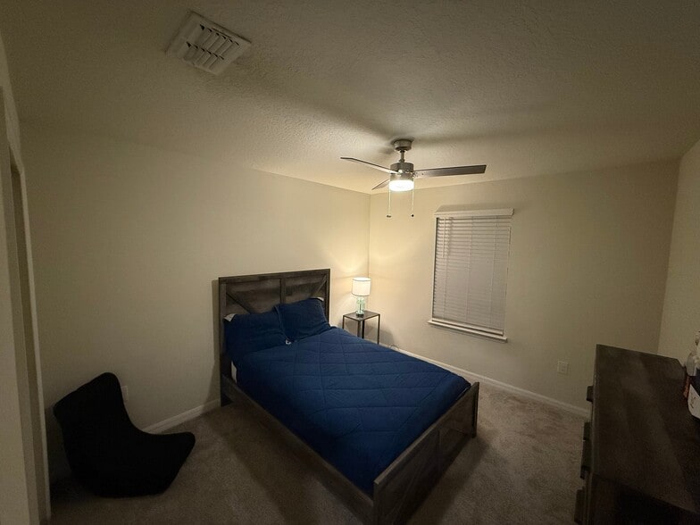 Building Photo - 2643 E Lake Pointe Dr