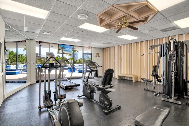 Building Photo - 3701 N Country Club Dr