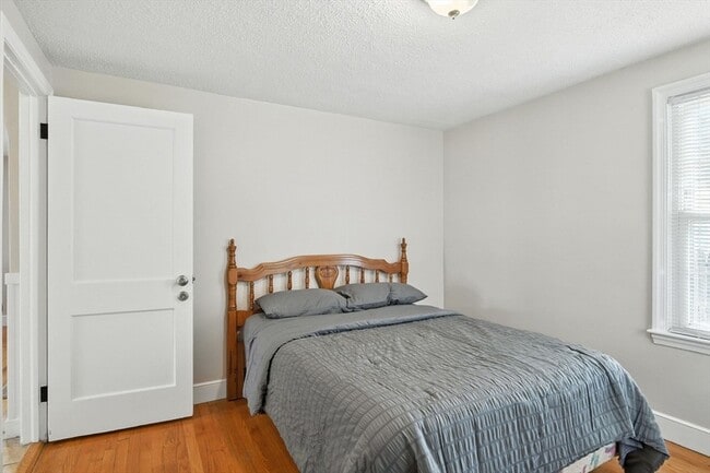 Building Photo - 1118 Boston Rd