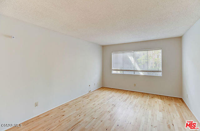 Building Photo - 1348 E Hillcrest Dr