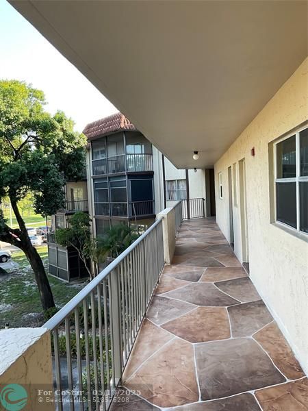 Building Photo - 6101 N Falls Cir Dr