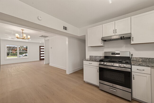 Building Photo - 3209 McCrarey Dr