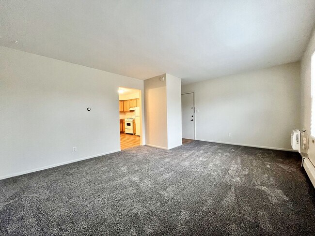 Building Photo - Two Bedroom Apartment in Northwest Grand Rapids - $400 Off Move-in by 2/15/26!