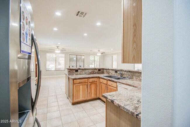 Building Photo - 1634 W Windsong Dr
