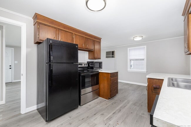 Building Photo - 92 Indian Hill Rd