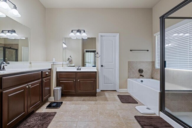 Building Photo - 614 Spanish Mustang Dr
