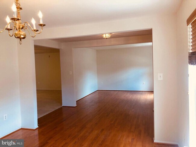 Building Photo - 33 Glen Oak Rd