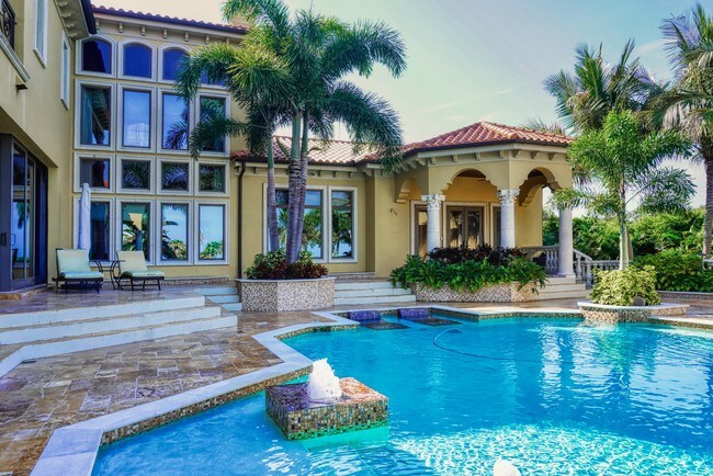 Building Photo - 1363 Oceanview Dr