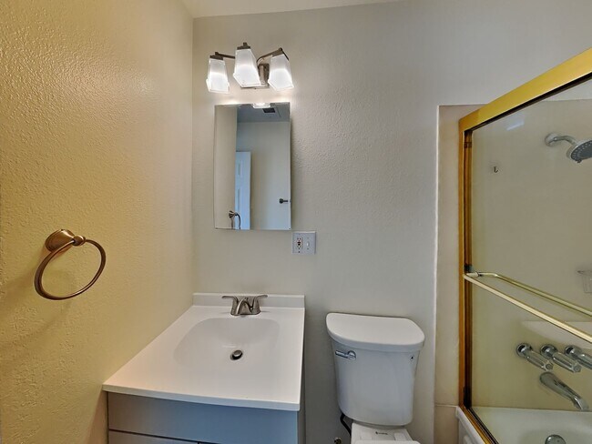Building Photo - Holbrook Heights 3/2 Home Available Now!