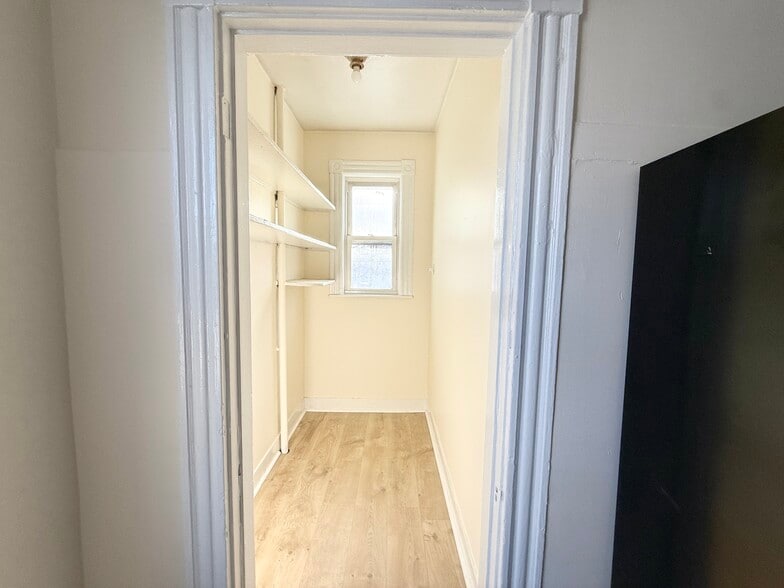 Building Photo - 144 Hillside St