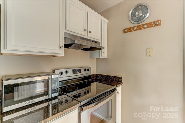 Building Photo - 501 Olmsted Park Pl
