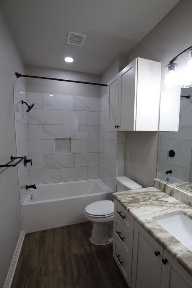 Building Photo - Stunning 3 bedroom 2 bath rental in Whitehouse! – A Must-See!