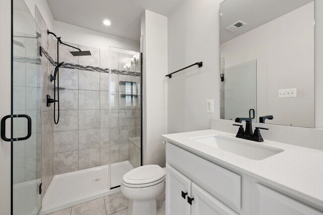 Building Photo - Family-Friendly Townhome for Rent in Baker...