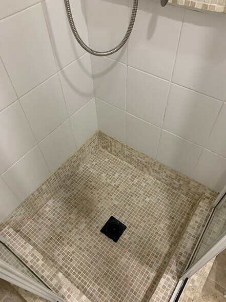 Building Photo - 8979 Shoreham Dr