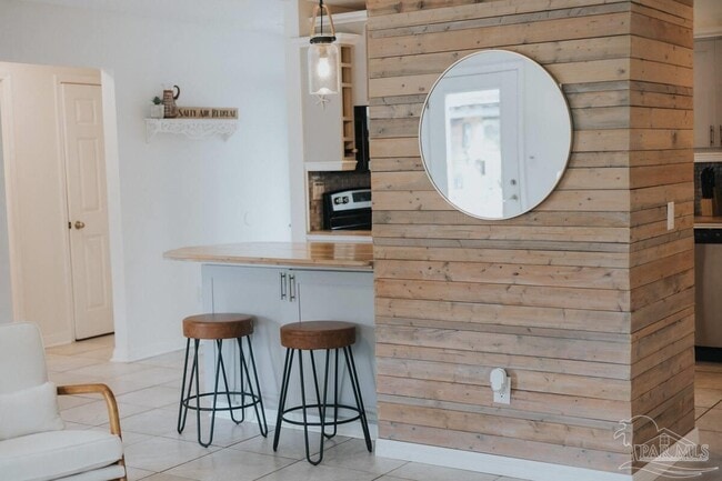 Building Photo - 8625 El Paseo St