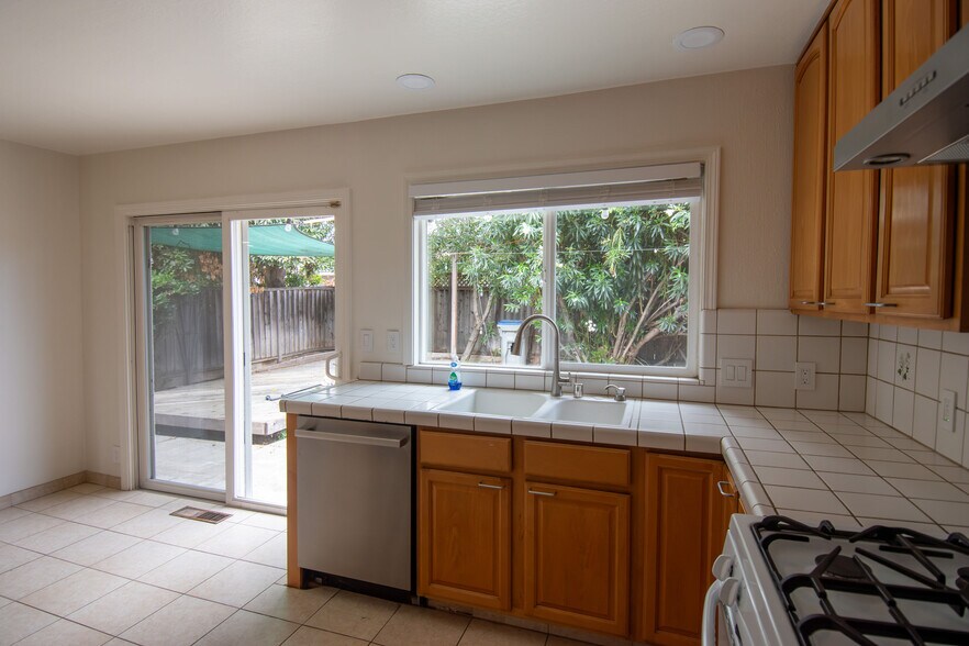 Building Photo - 1551 Minardi Ave