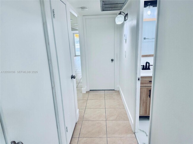 Building Photo - 7011 Crown Gate Ct