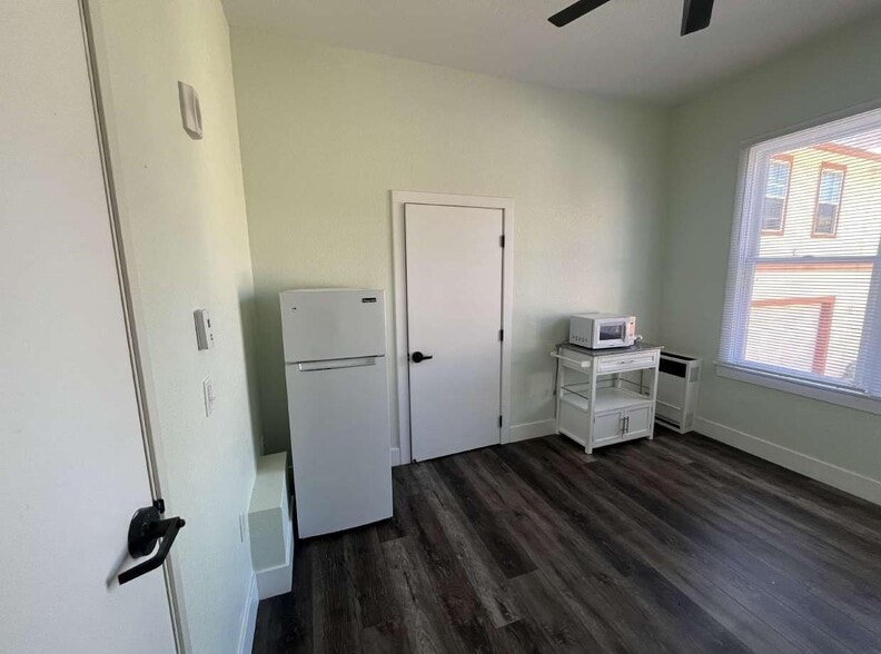 Interior Photo - 732 E. Santa Clara St.