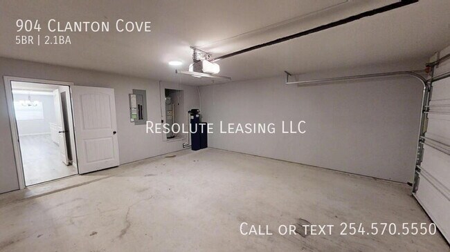 Building Photo - 904 Clanton Cove