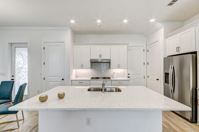 Building Photo - Townhome  in The Enclave at Summer Beach